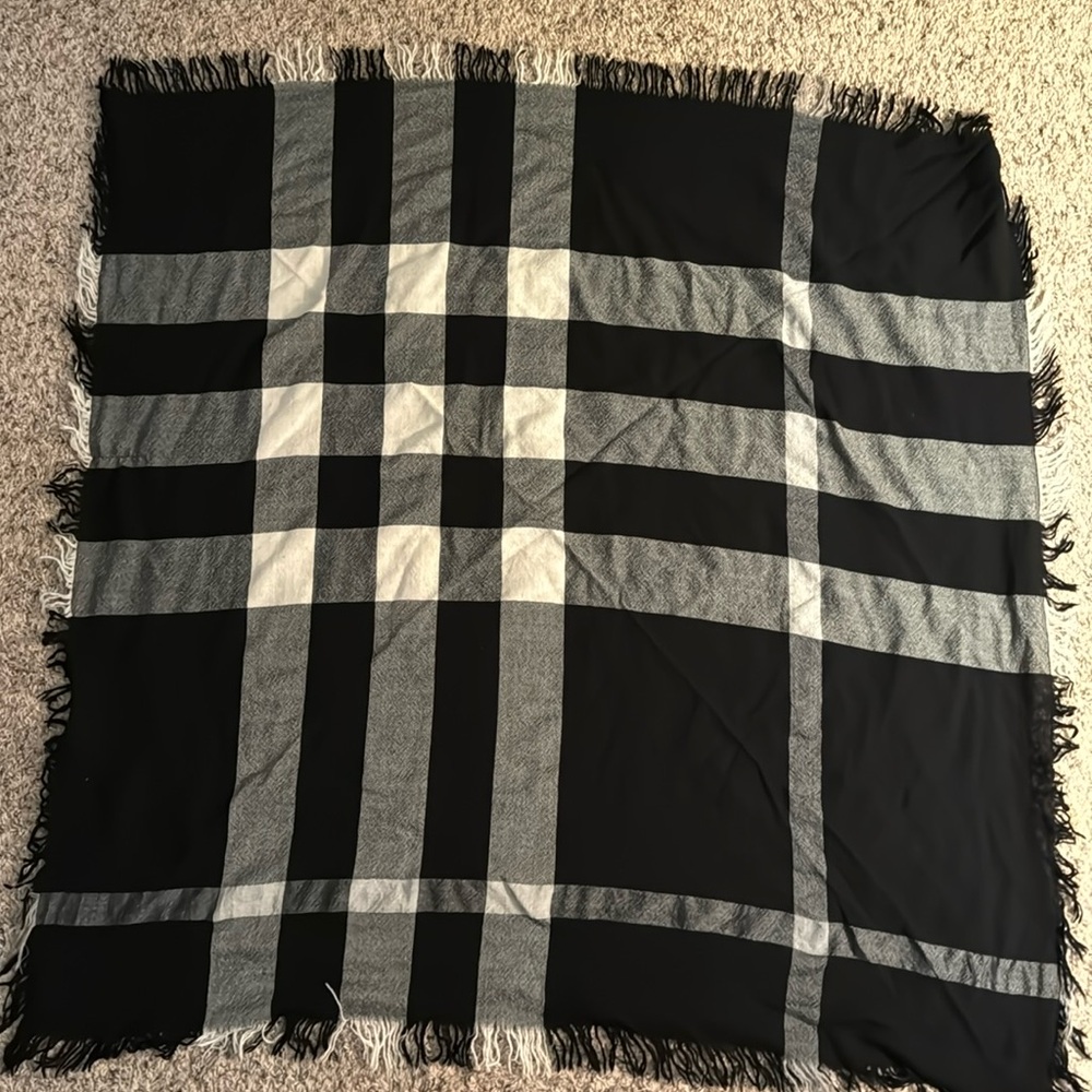 Burberry black white and gray scarf